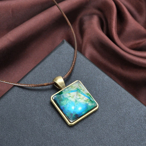 *NEW* Glowing Crystal Pyramid Pendant Necklace